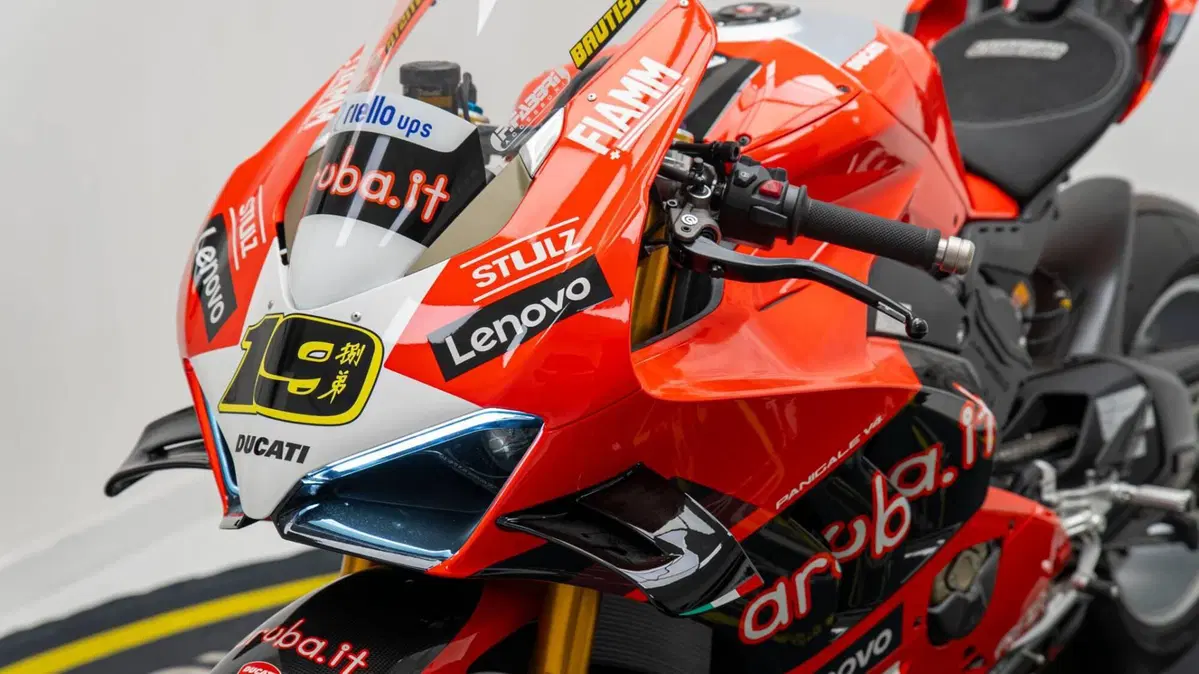 Ducati Panigale V4 Bautista 2022 World Champion Replica (2023) (11)