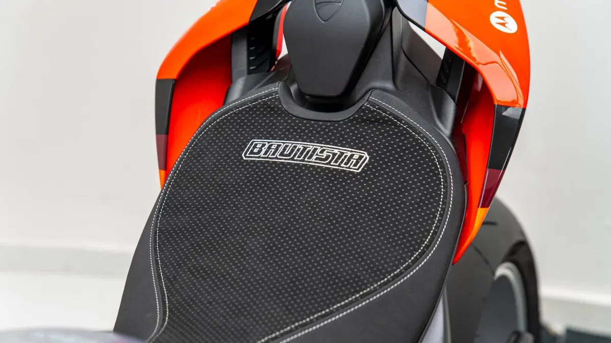 Ducati Panigale V4 Bautista 2022 World Champion Replica (2023) (13)