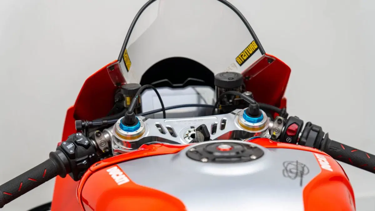 Ducati Panigale V4 Bautista 2022 World Champion Replica (2023) (17)