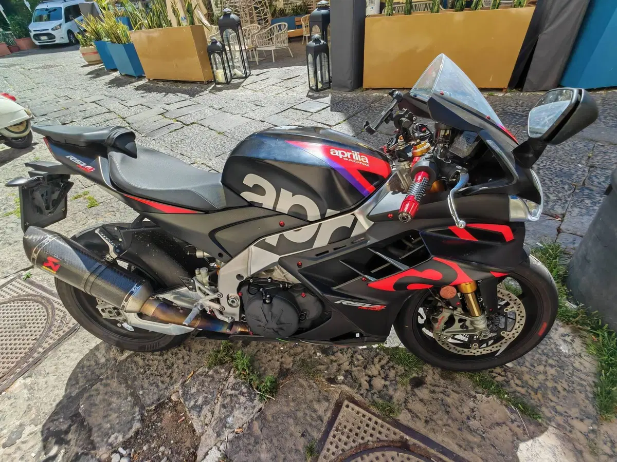 Aprilia RSV4 1100 Factory (2021 - 24) (3)