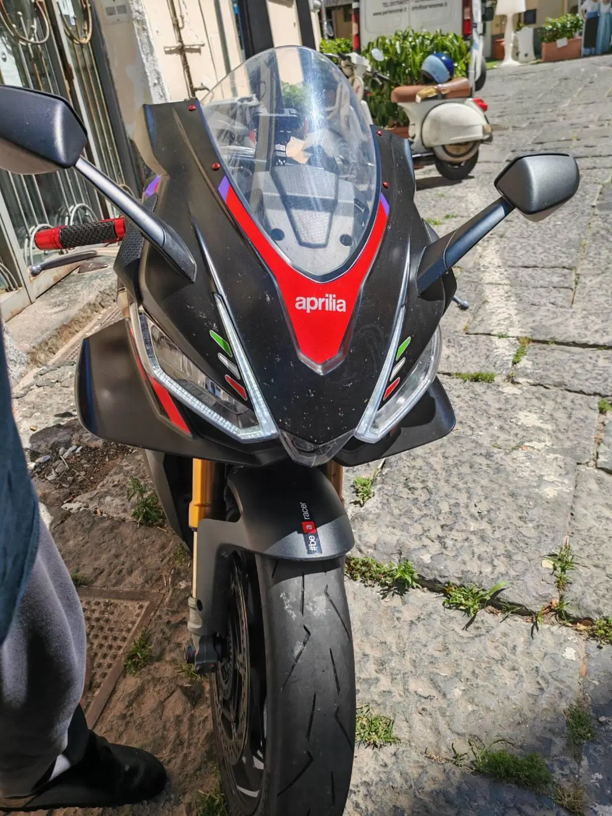 Aprilia RSV4 1100 Factory (2021 - 24) (4)