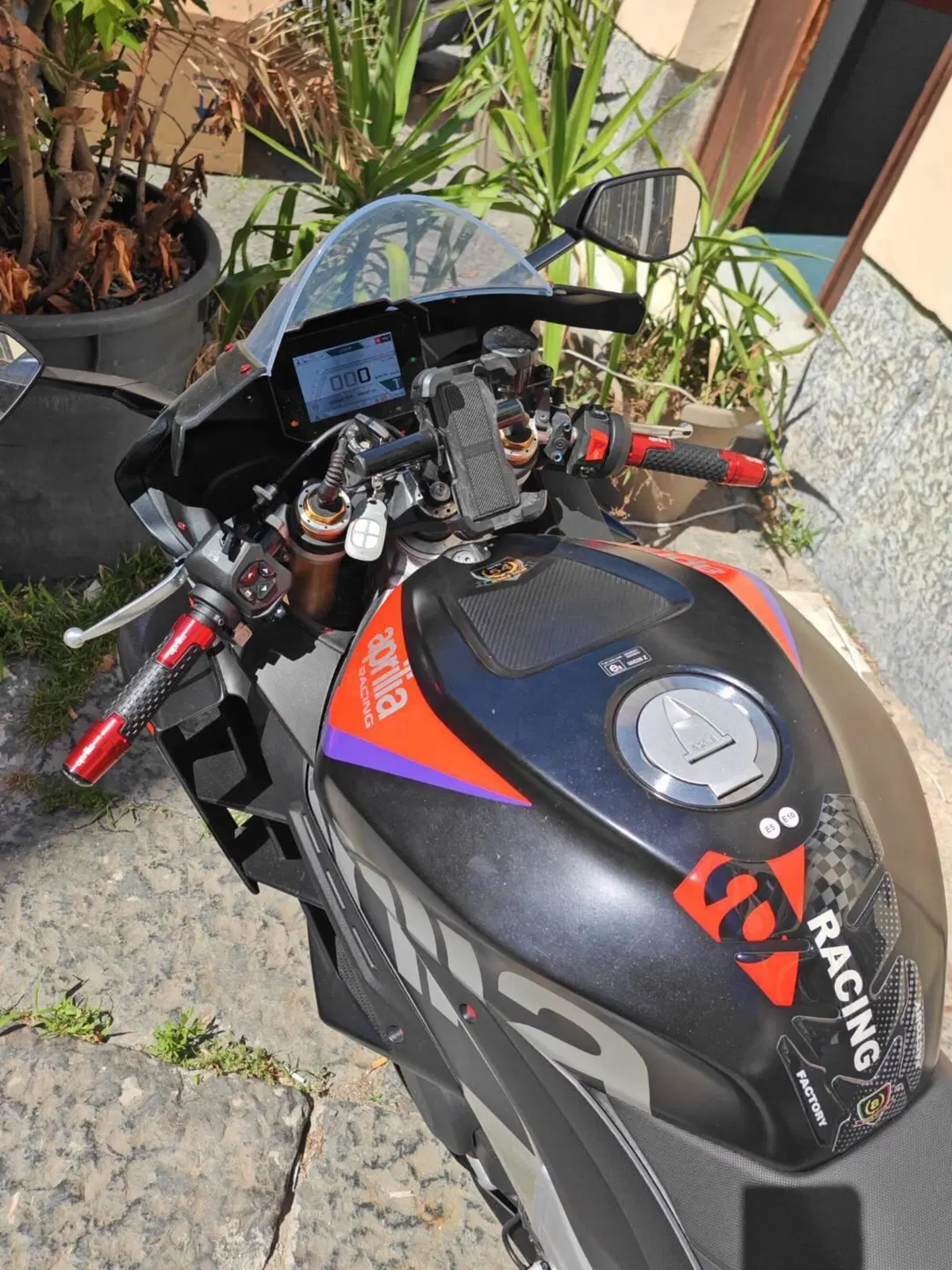 Aprilia RSV4 1100 Factory (2021 - 24) (6)