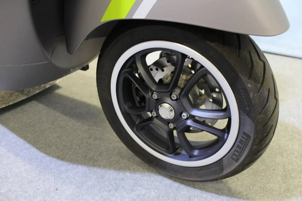 Vespa GTS 300 Super Tech (2023 - 24) (7)