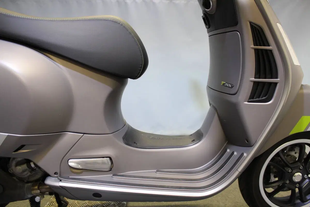 Vespa GTS 300 Super Tech (2023 - 24) (9)