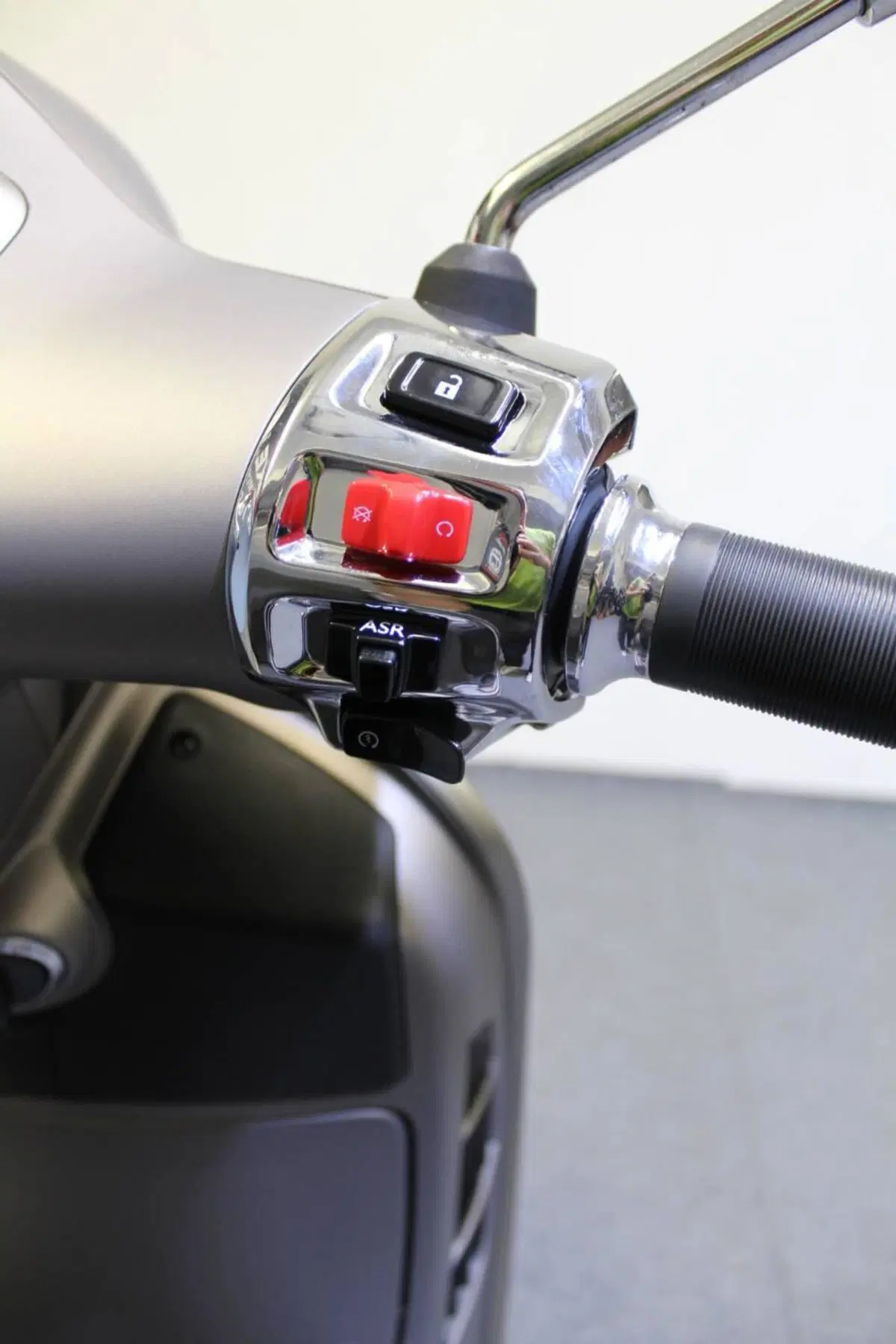 Vespa GTS 300 Super Tech (2023 - 24) (11)