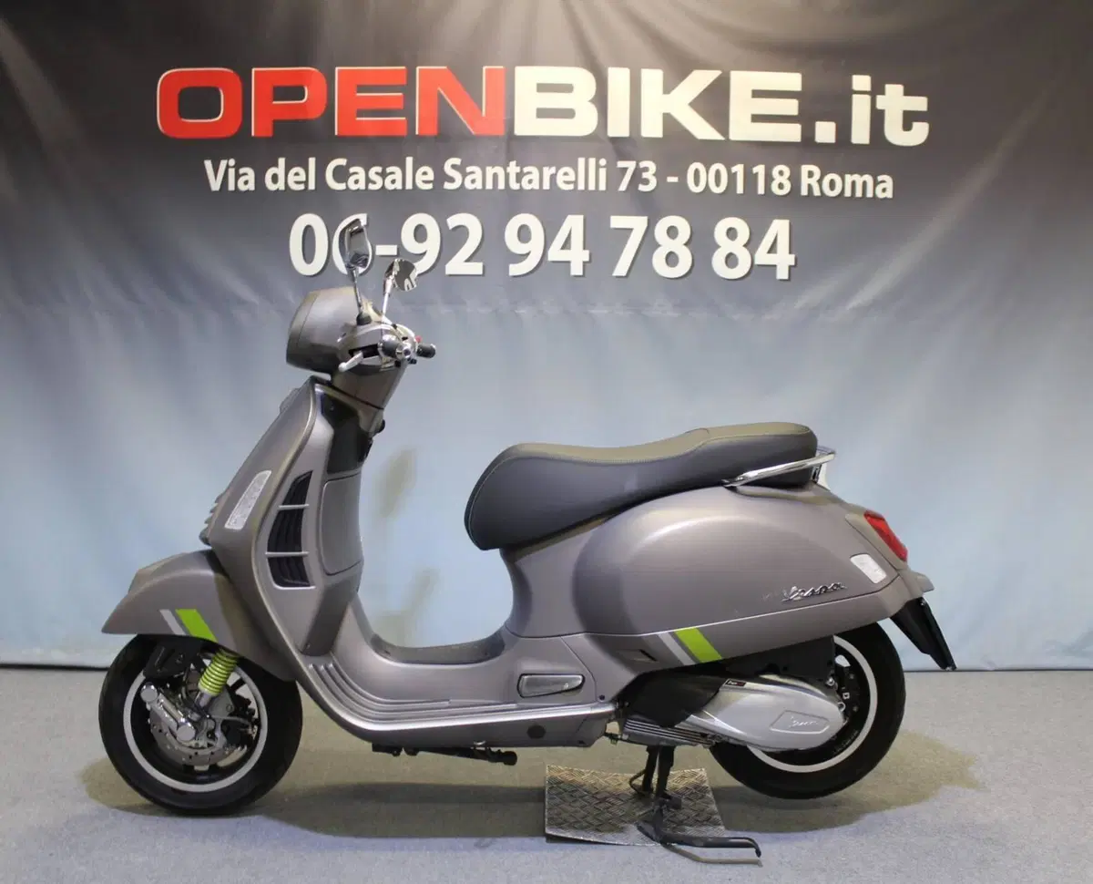 Vespa GTS 300 Super Tech (2023 - 24) (2)