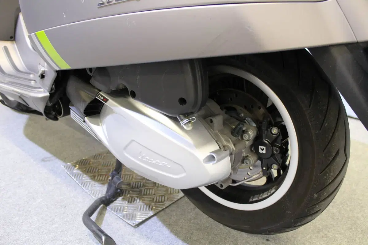 Vespa GTS 300 Super Tech (2023 - 24) (15)