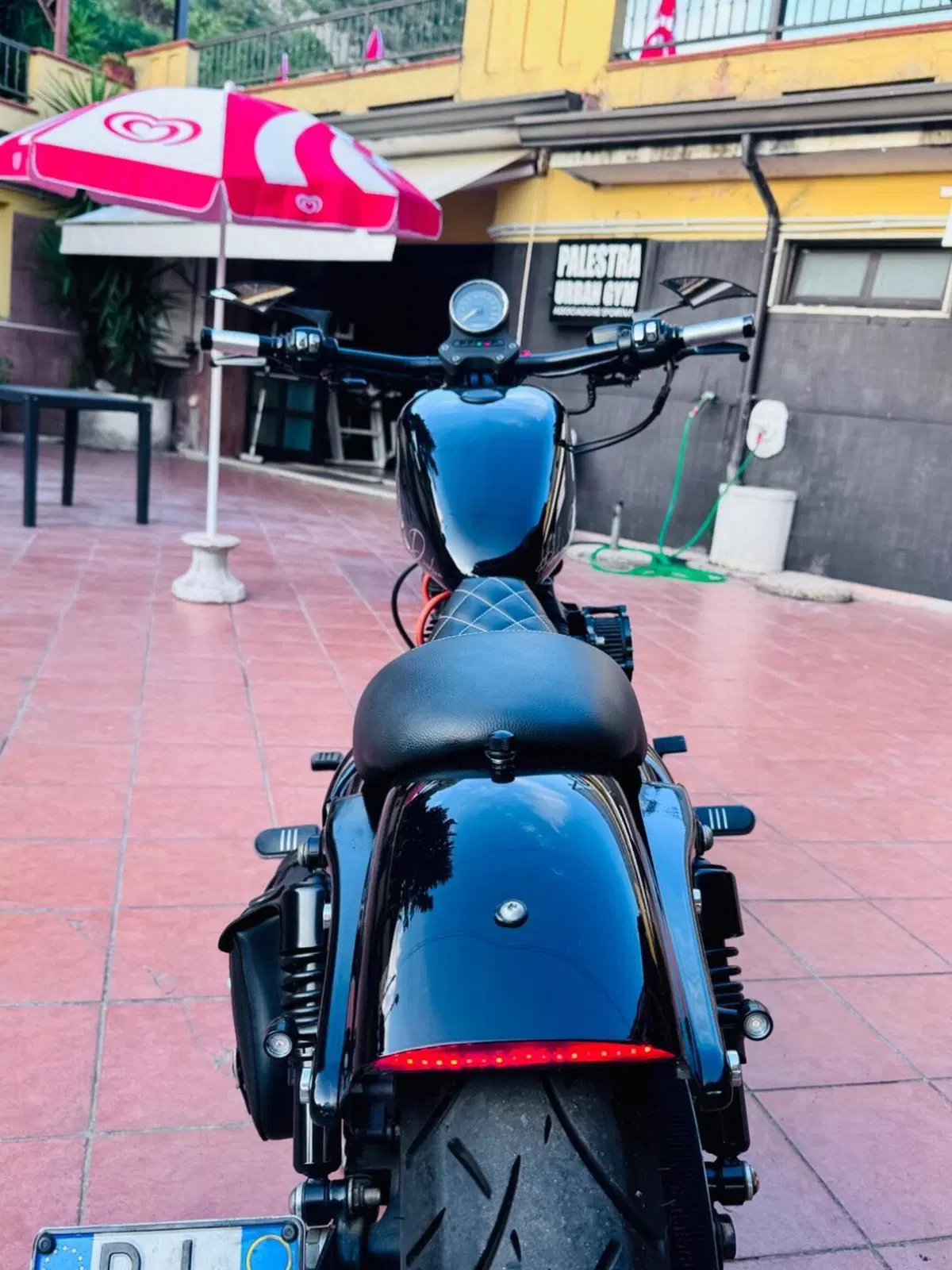Harley-Davidson 883 Iron (2009 - 11) - XL 883N (5)