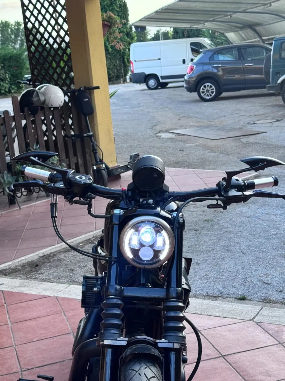 Harley-Davidson 883 Iron (2009 - 11) - XL 883N (6)