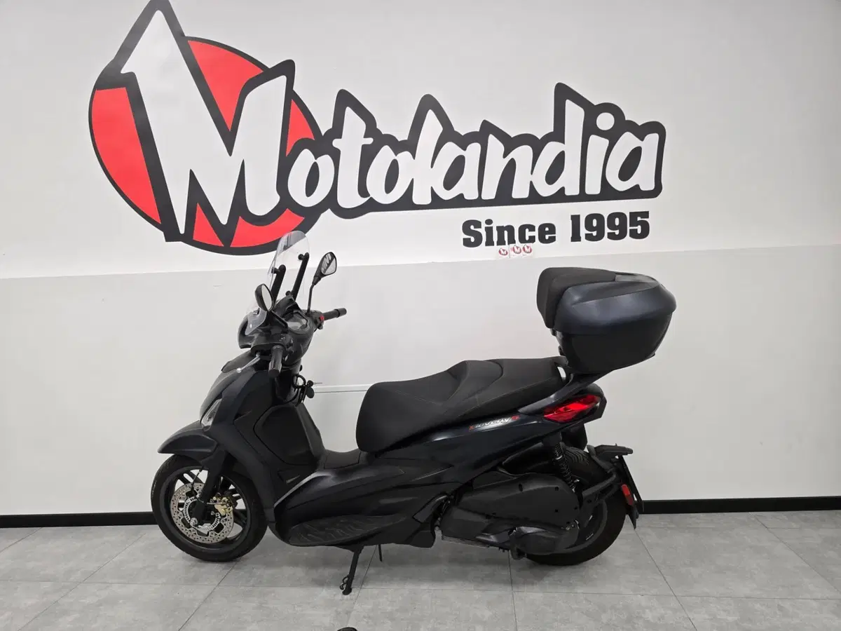 Piaggio Beverly 300 Hpe (2021) (2)