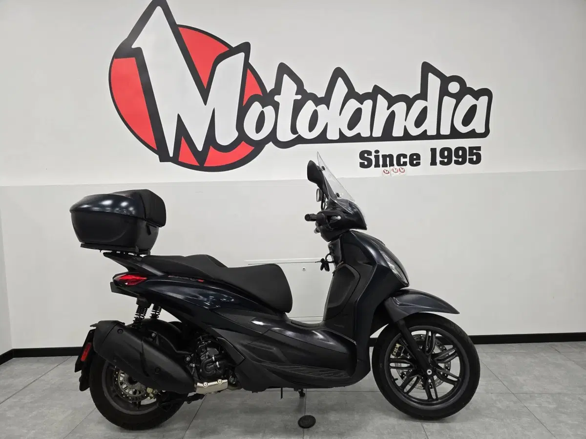 Piaggio Beverly 300 Hpe (2021) (4)
