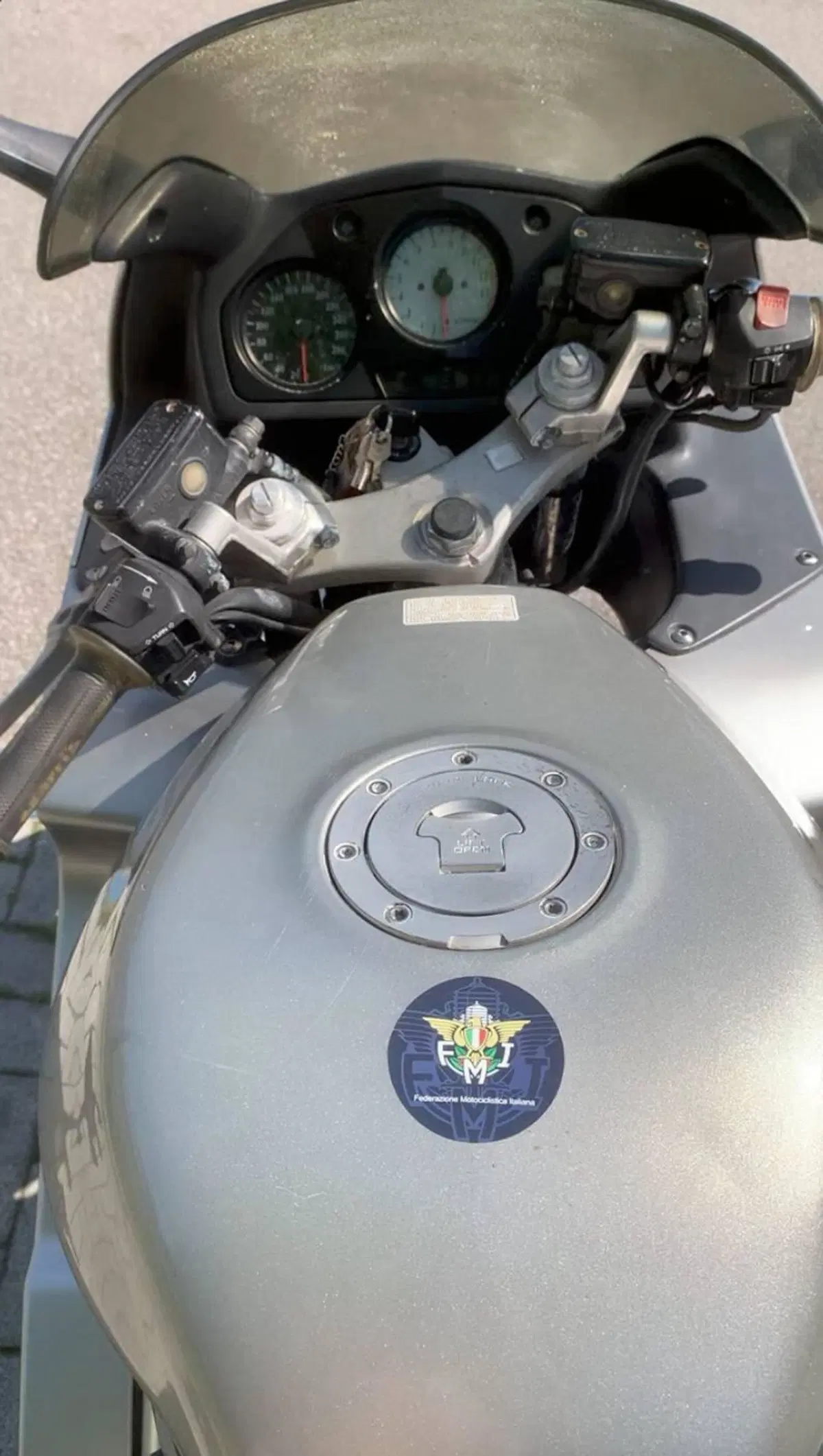 Honda VFR 800 (1998 - 01) (9)