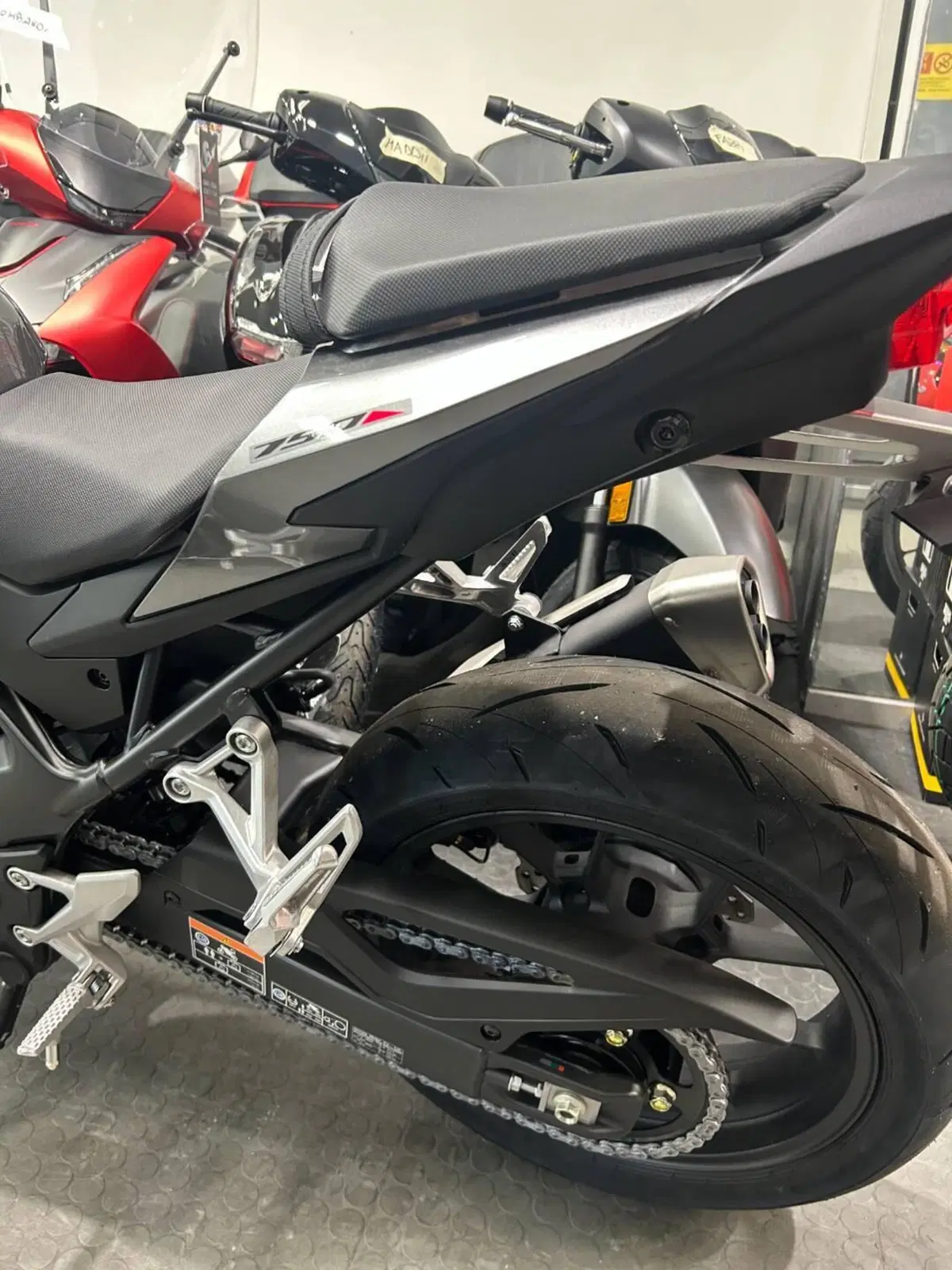 Honda CB 750 Hornet (2026) (4)