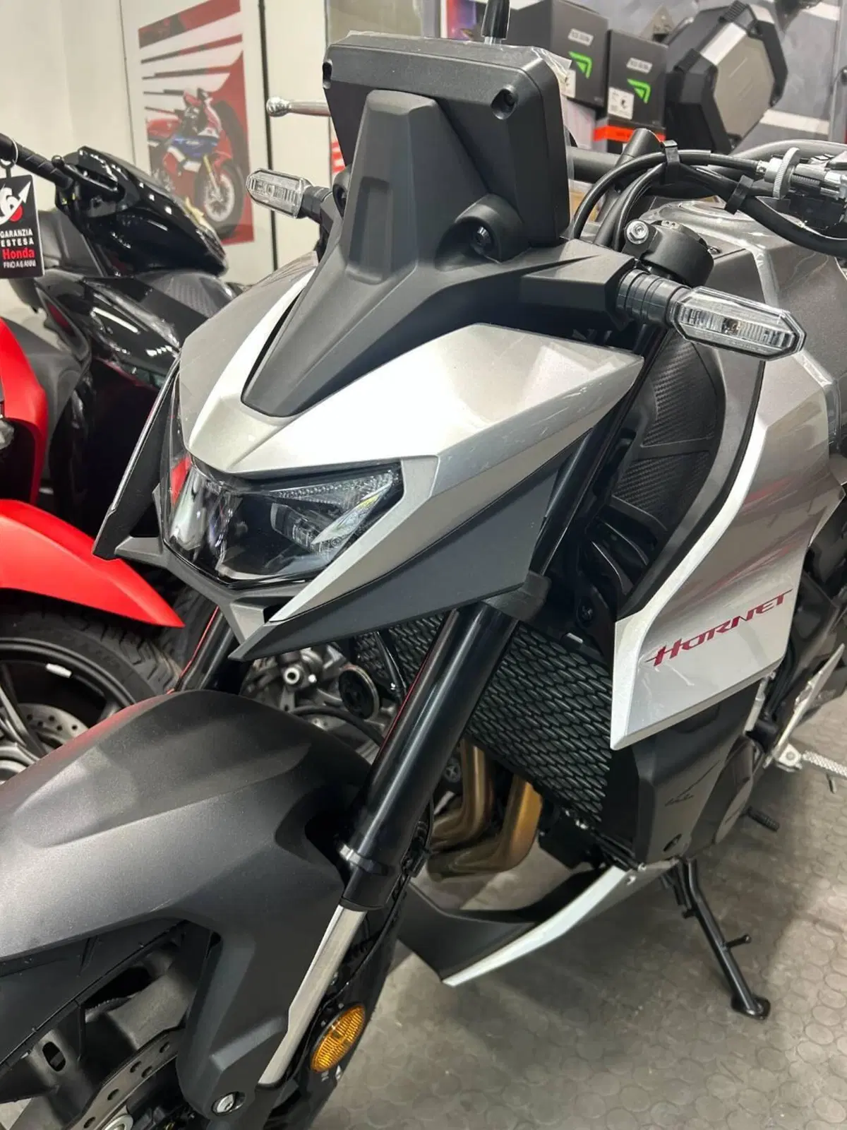 Honda CB 750 Hornet (2026) (6)