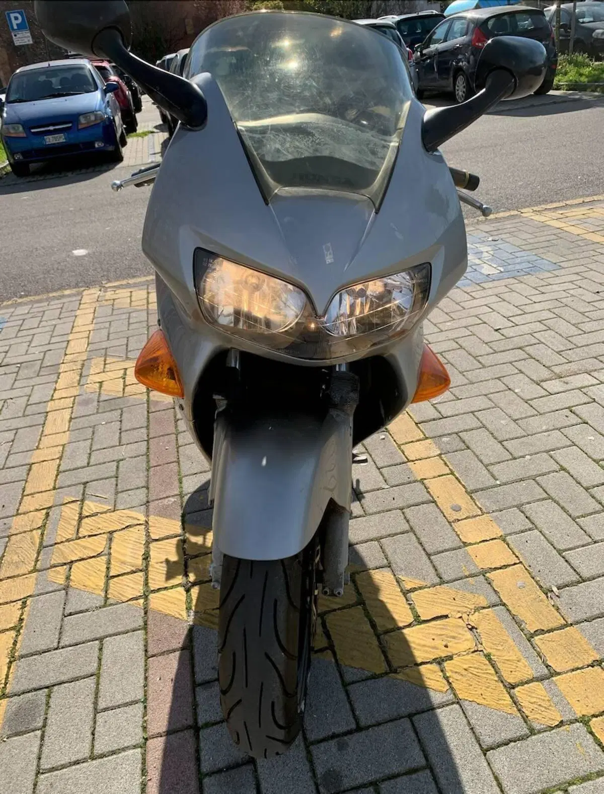 Honda VFR 800 (1998 - 01) (3)