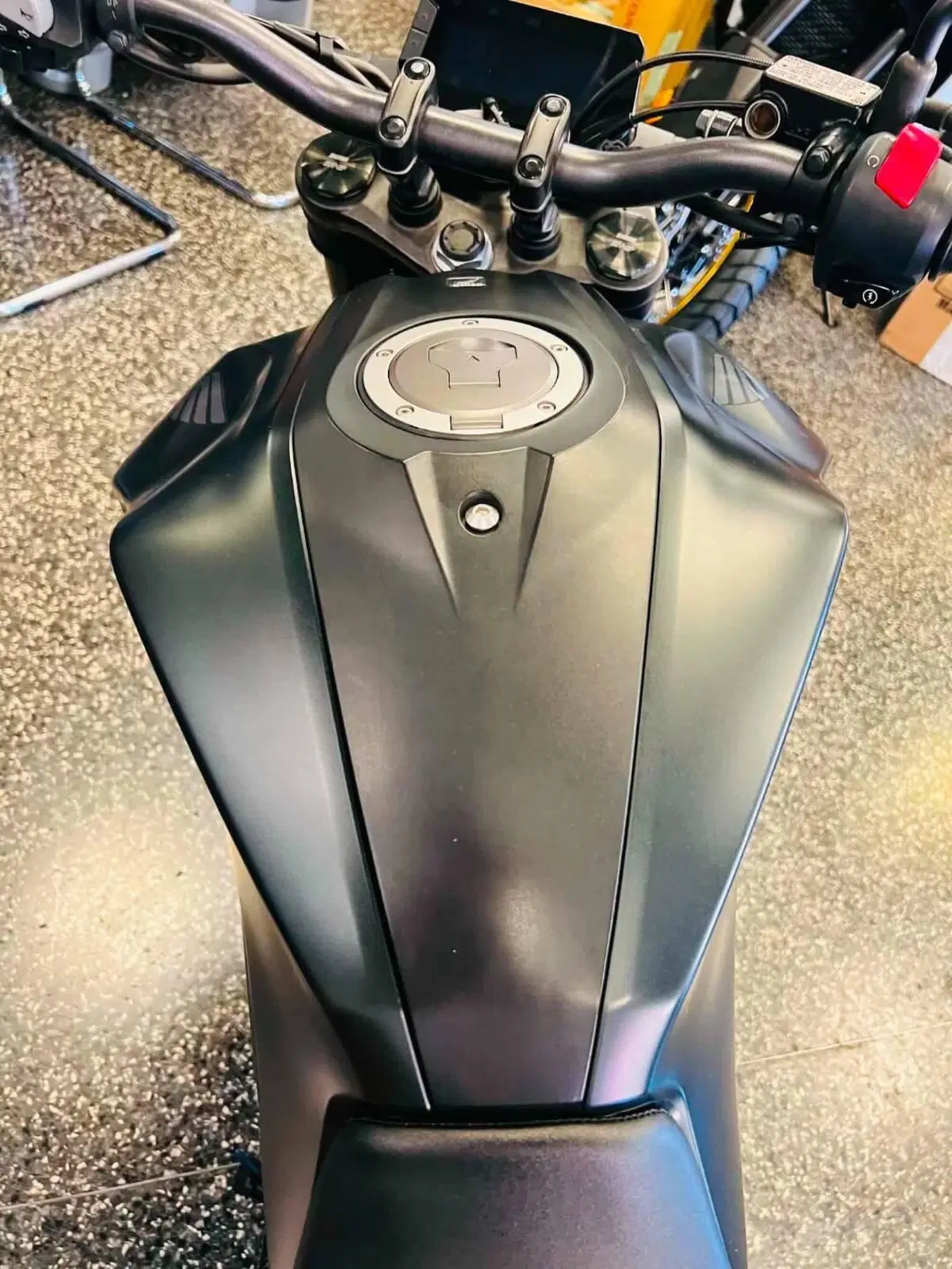 Honda CB 300 R (2022 - 26) (4)