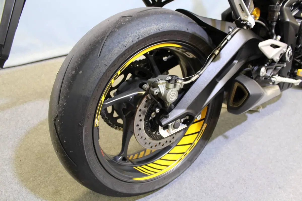 Triumph Street Triple 765 RS (2023 - 26) (6)