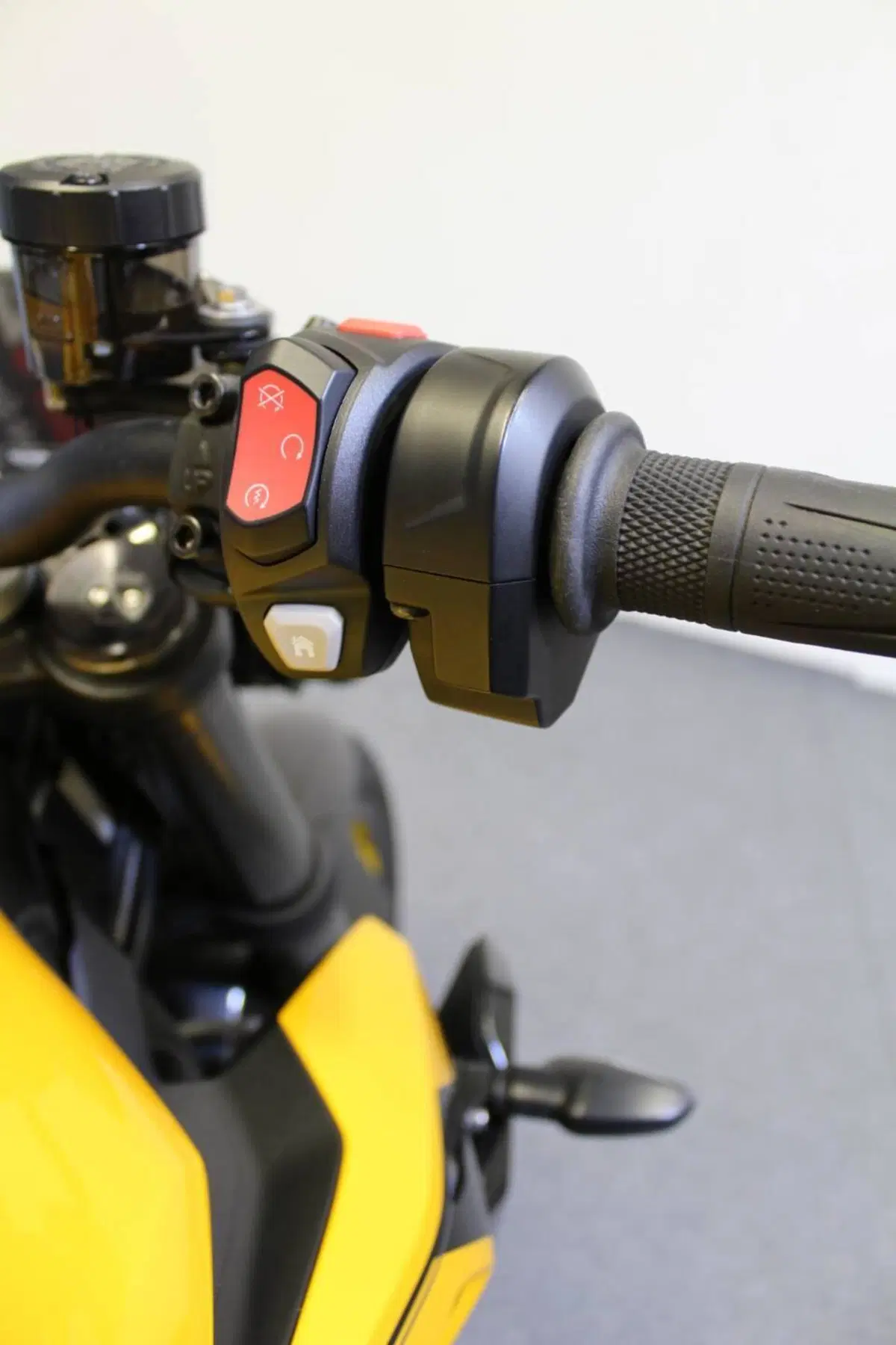 Triumph Street Triple 765 RS (2023 - 26) (11)