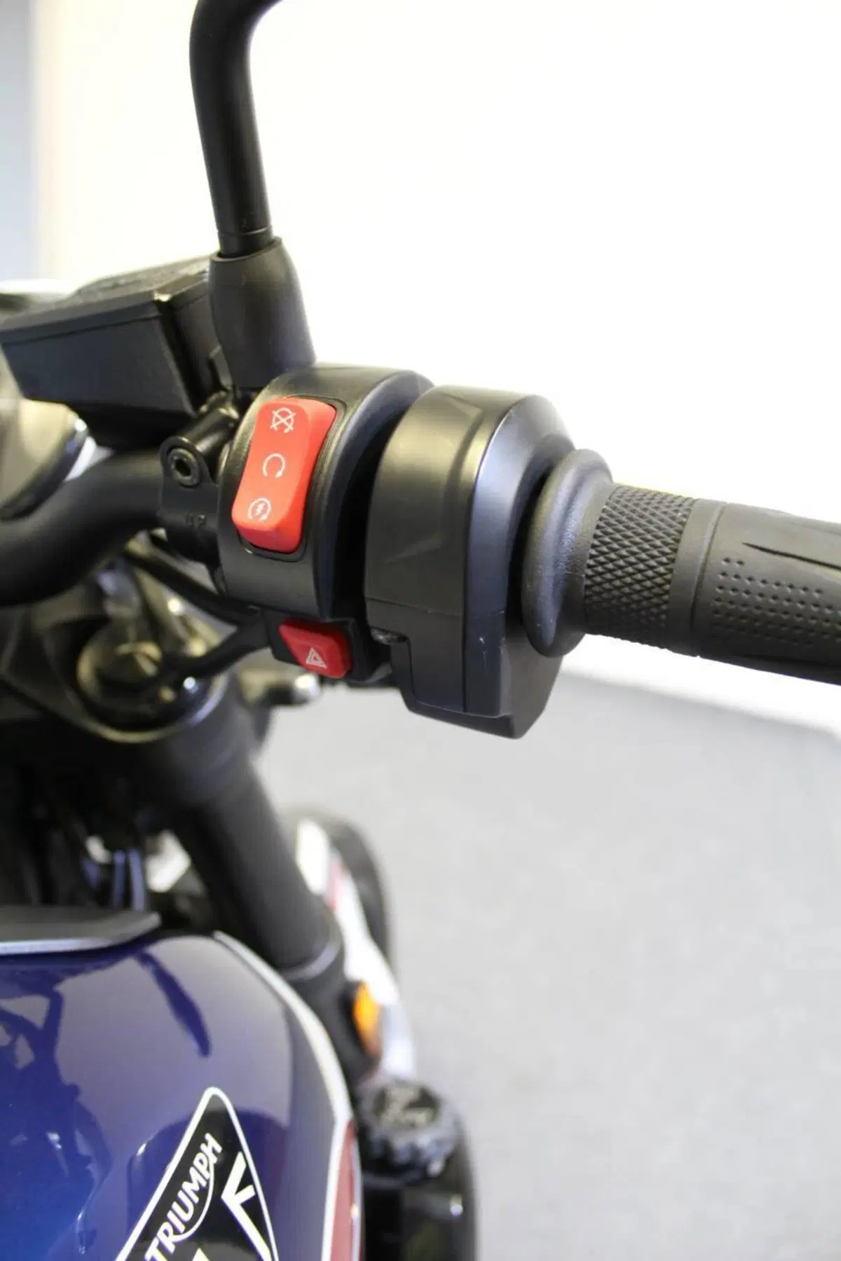 Triumph Trident 660 Triple Tribute Edition (2024) (11)