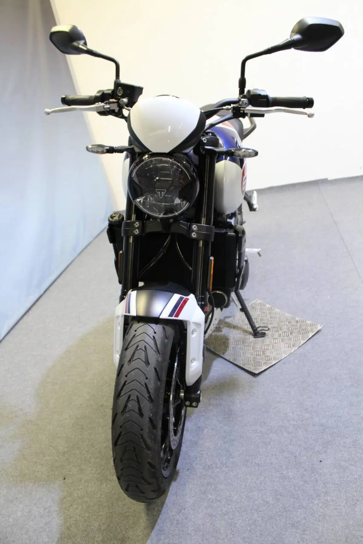 Triumph Trident 660 Triple Tribute Edition (2024) (13)