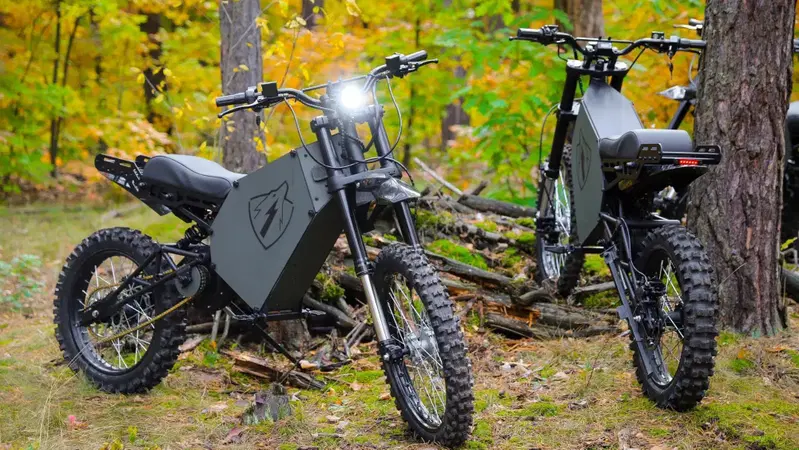 Dall'Ucraina arriva la moto elettrica da guerra