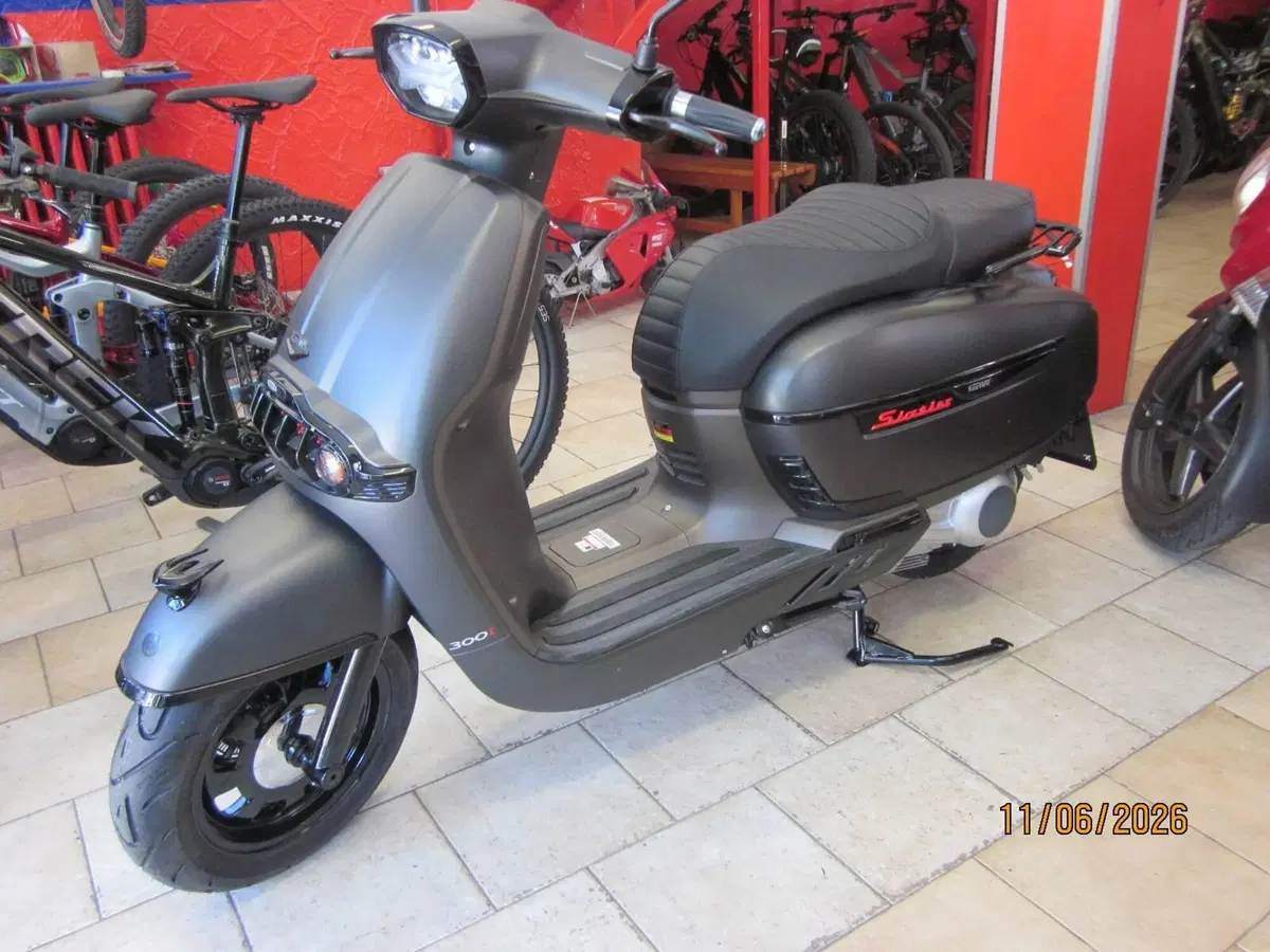 Keeway Motor Sixties 300i (2023 - 25) (5)