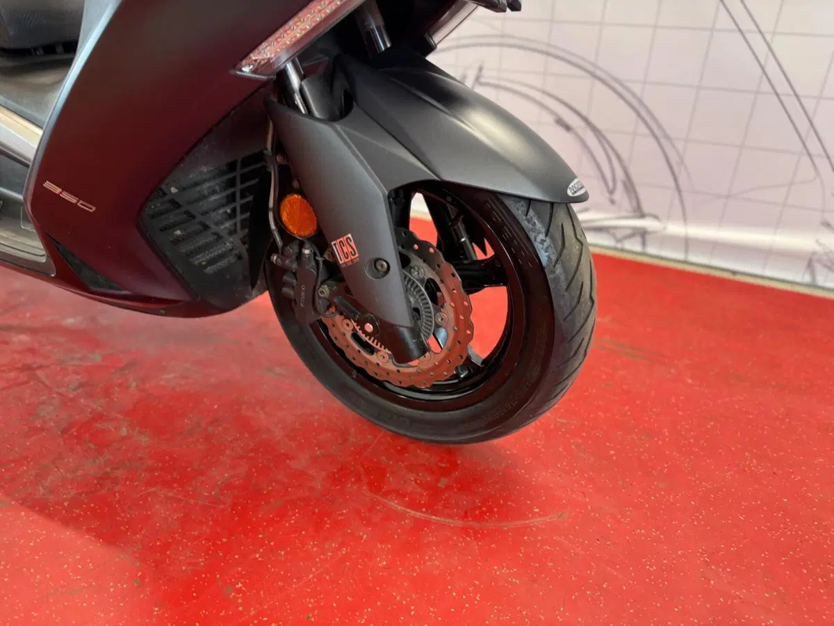 Kymco Downtown 350i TCS (2021 - 25) (9)