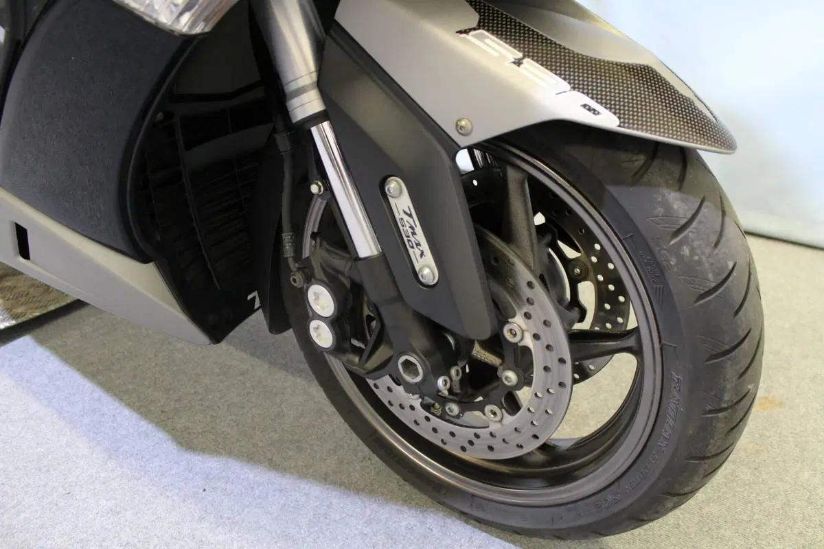 Yamaha T-Max 530 (2015 - 16) (7)