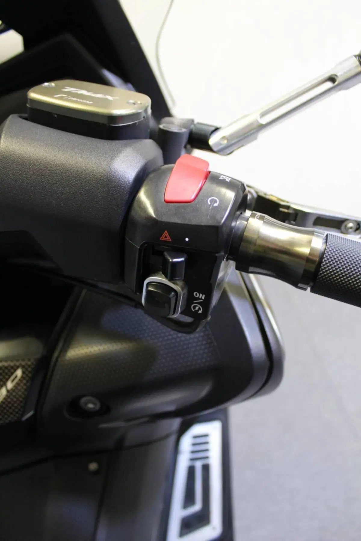 Yamaha T-Max 530 (2015 - 16) (11)