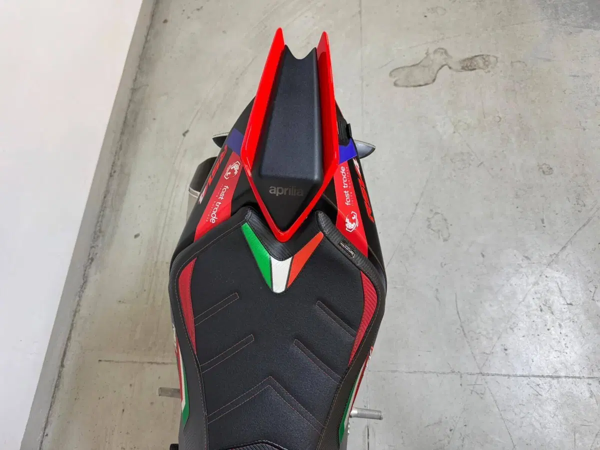 Aprilia RSV4 1100 (2021 - 24) (6)