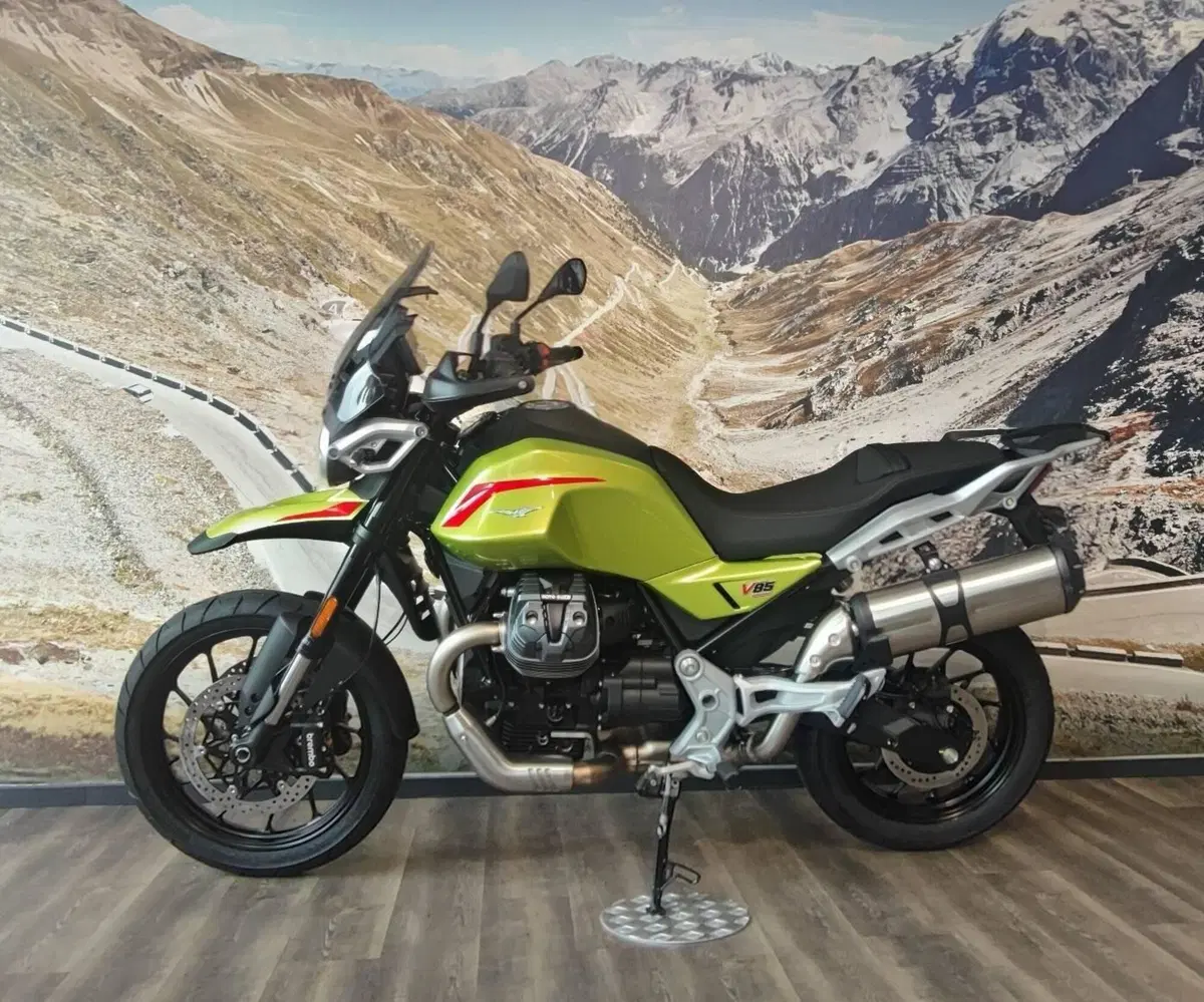 Moto Guzzi V85 Strada (2024 - 26) (2)