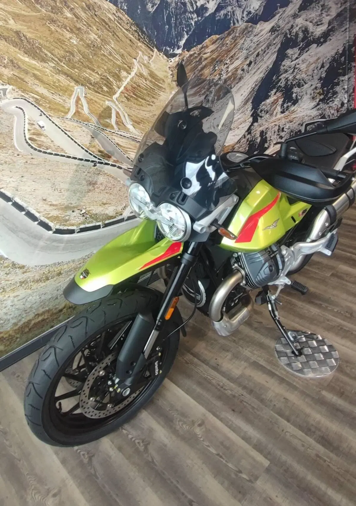 Moto Guzzi V85 Strada (2024 - 26) (3)
