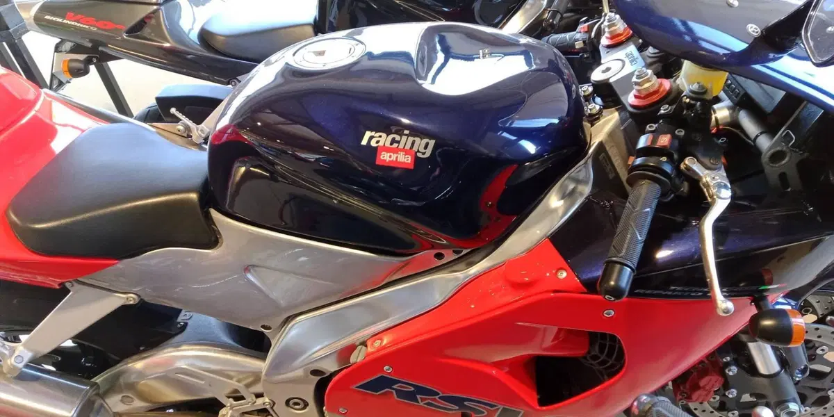 Aprilia RSV 1000 (1998 - 99) (3)