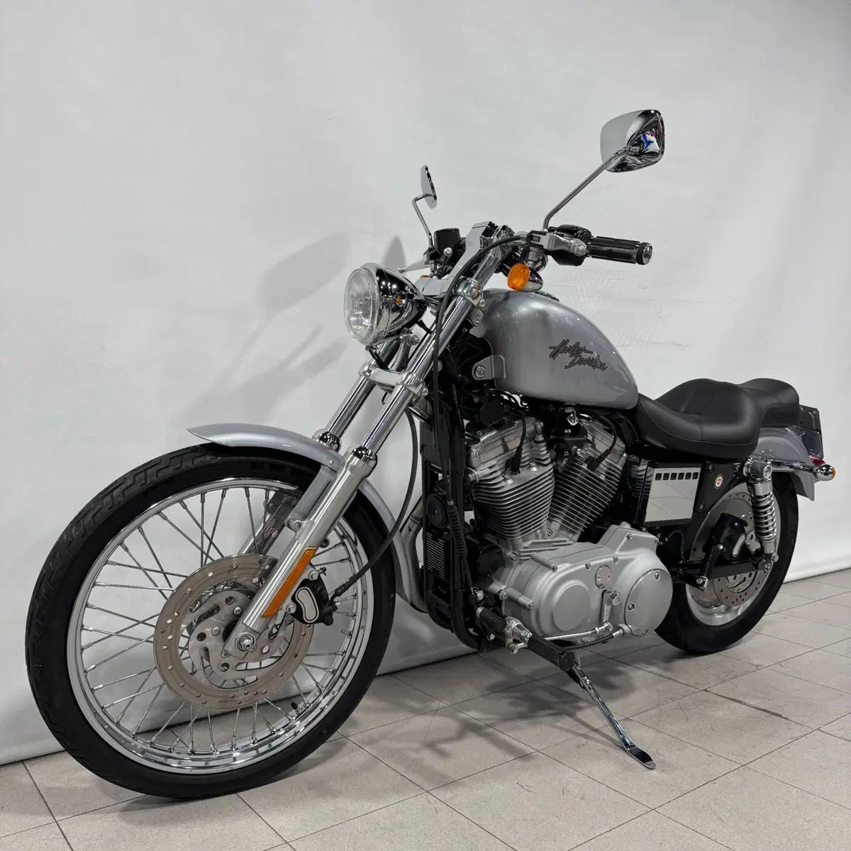 Harley-Davidson 883 Custom (2001 - 05) - XL 53C (2)