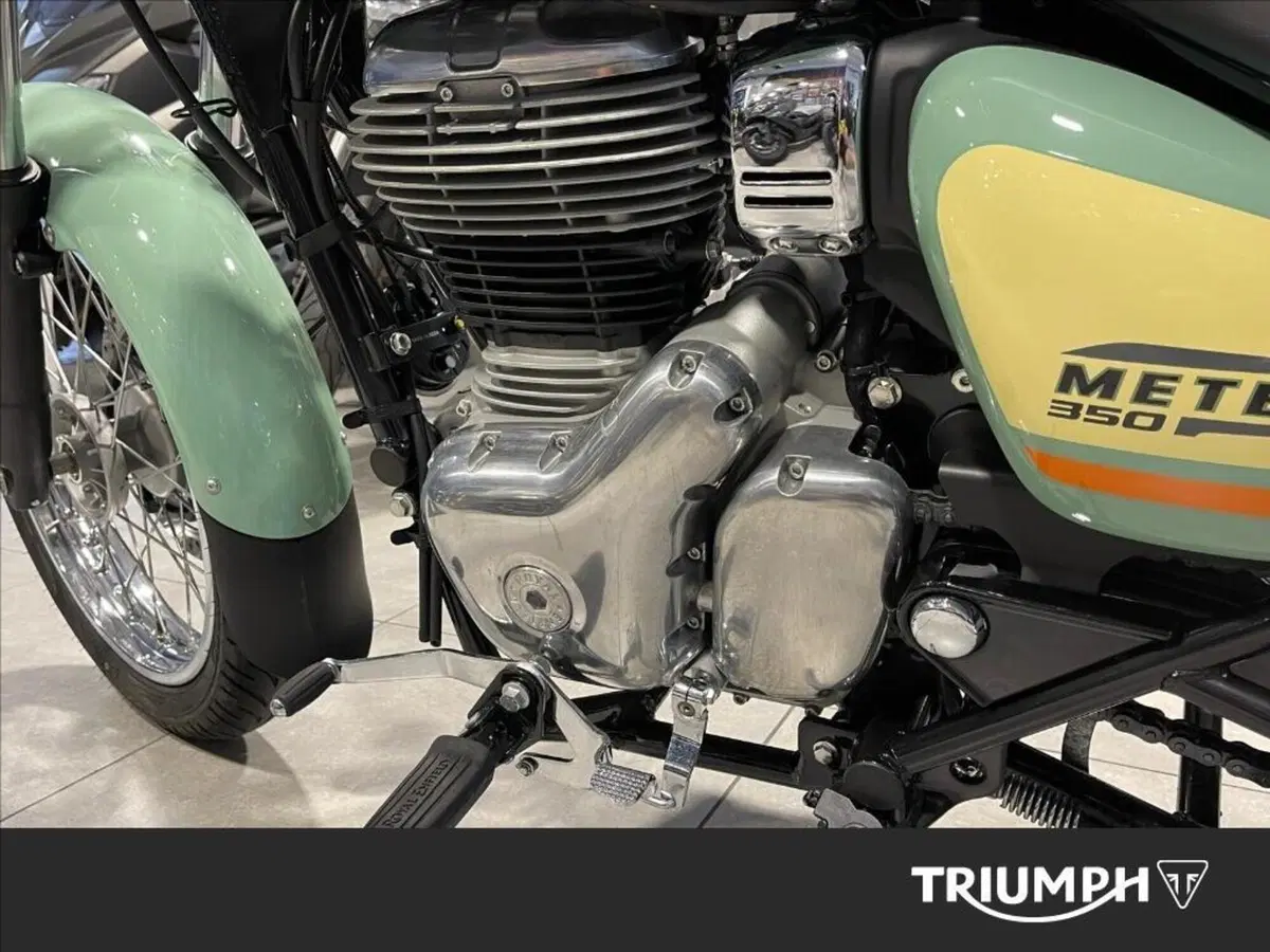 Royal Enfield Meteor 350 Aurora (2024 - 26) (6)