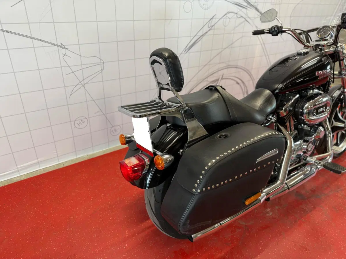 Harley-Davidson 1200 SuperLow (2014 - 16) - XL 1200T (13)