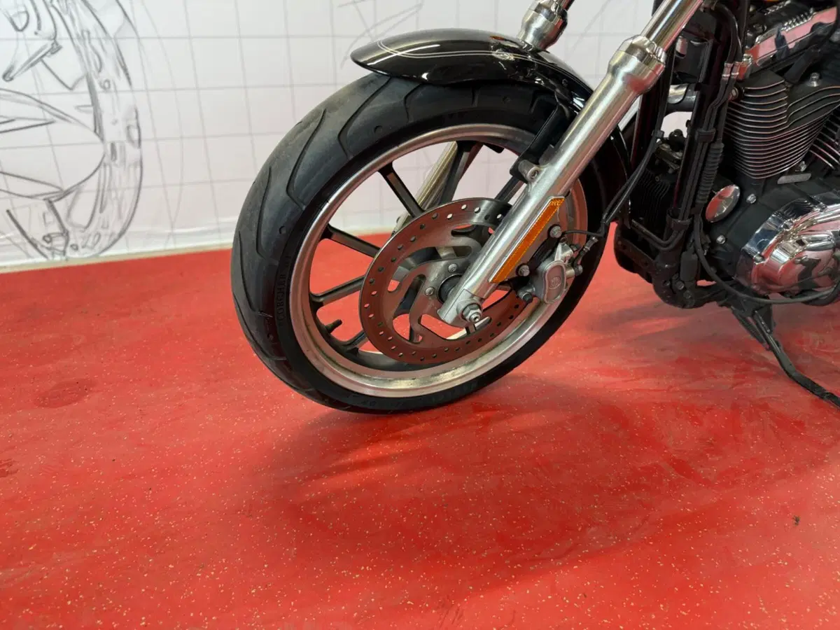 Harley-Davidson 1200 SuperLow (2014 - 16) - XL 1200T (14)
