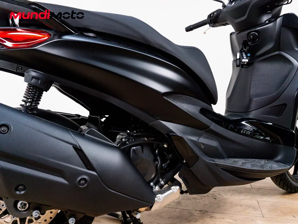 Piaggio Beverly 400 (2025 - 26) (4)