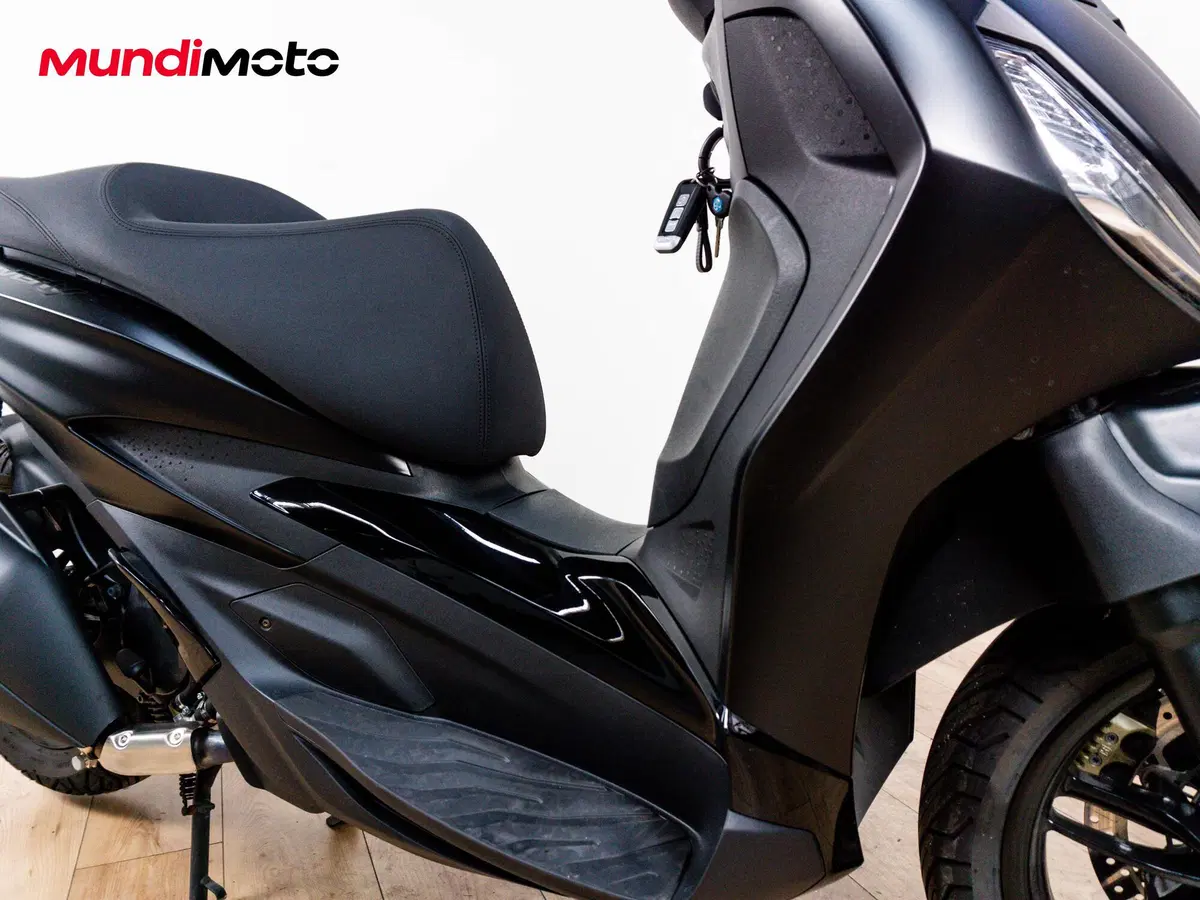 Piaggio Beverly 400 (2025 - 26) (5)