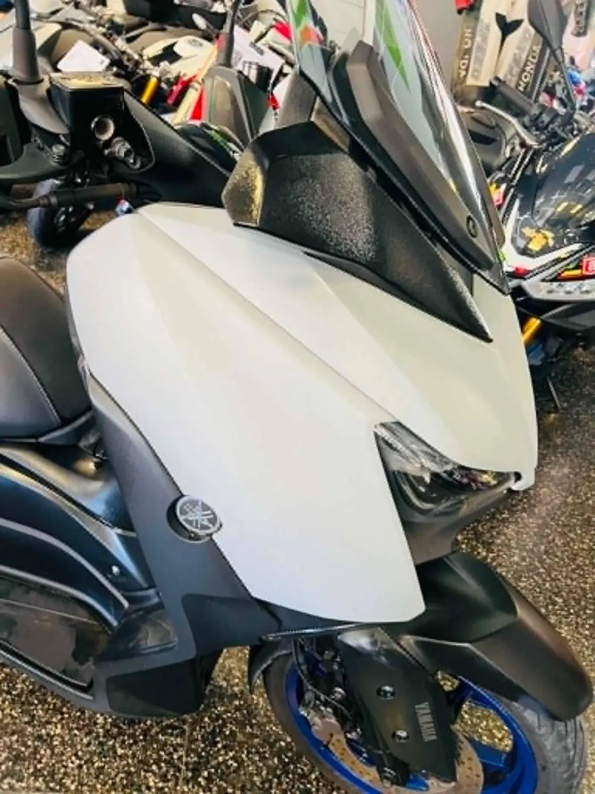 Yamaha X-Max 300 (2021 - 24) (6)