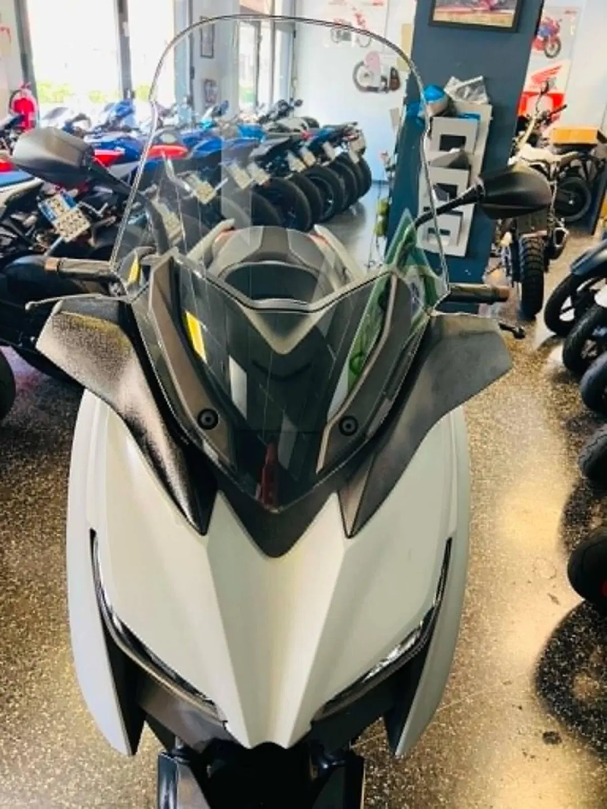 Yamaha X-Max 300 (2021 - 24) (8)