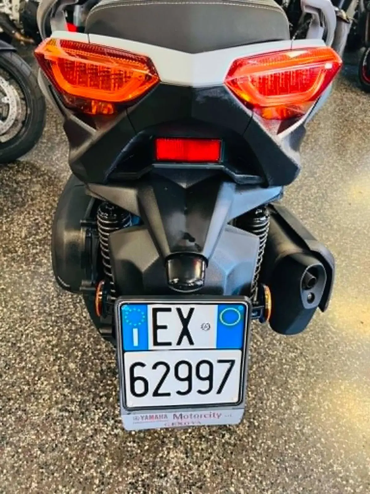 Yamaha X-Max 300 (2021 - 24) (10)