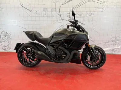 Ducati Diavel 1200 Carbon (2017 - 18) usata