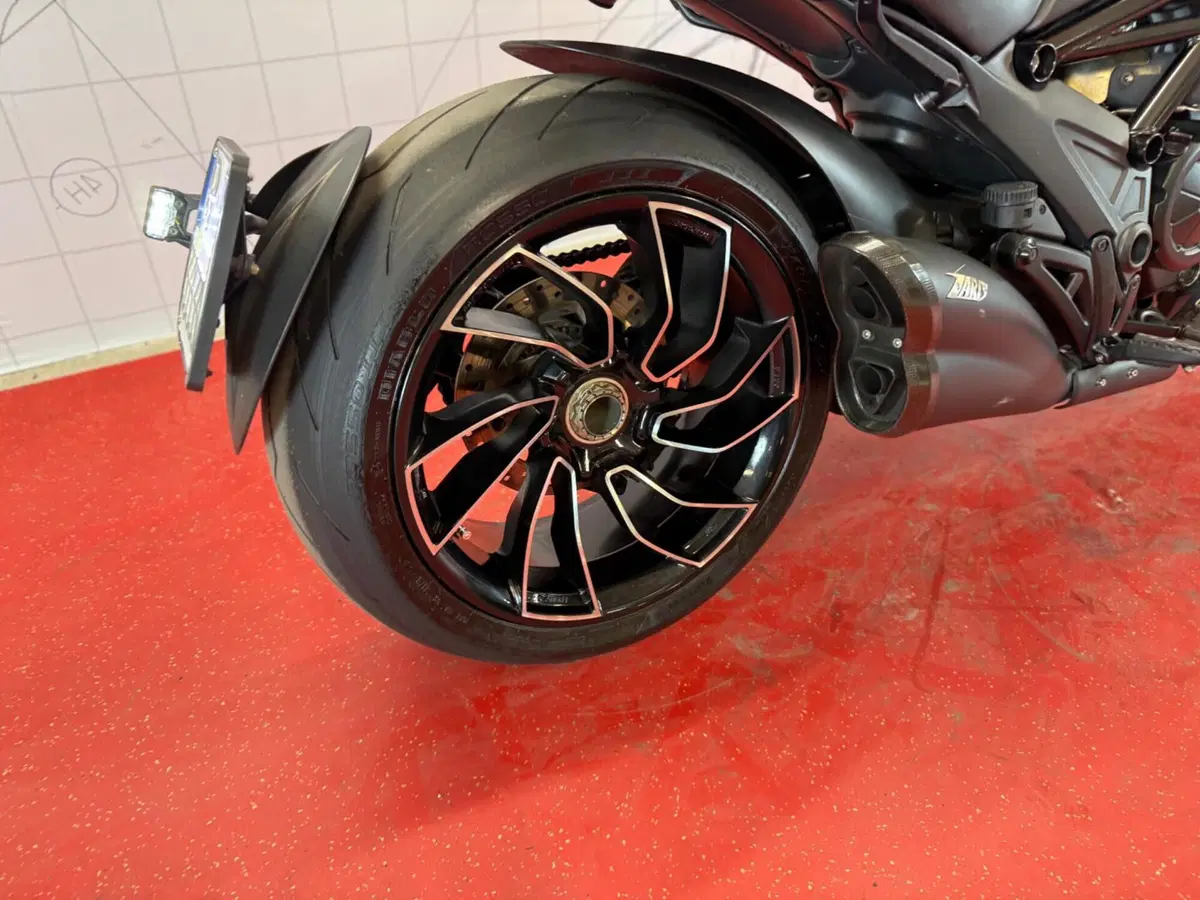 Ducati Diavel 1200 Carbon (2017 - 18) (11)