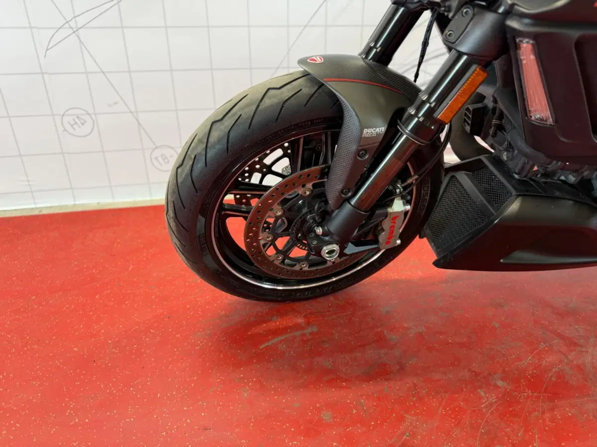 Ducati Diavel 1200 Carbon (2017 - 18) (13)