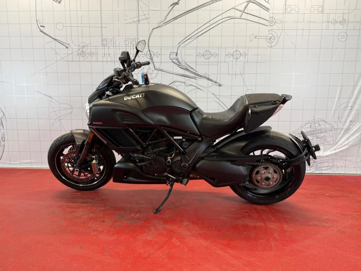 Ducati Diavel 1200 Carbon (2017 - 18) (4)