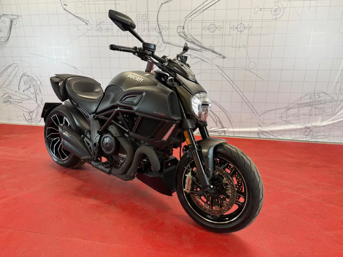 Ducati Diavel 1200 Carbon (2017 - 18) (2)