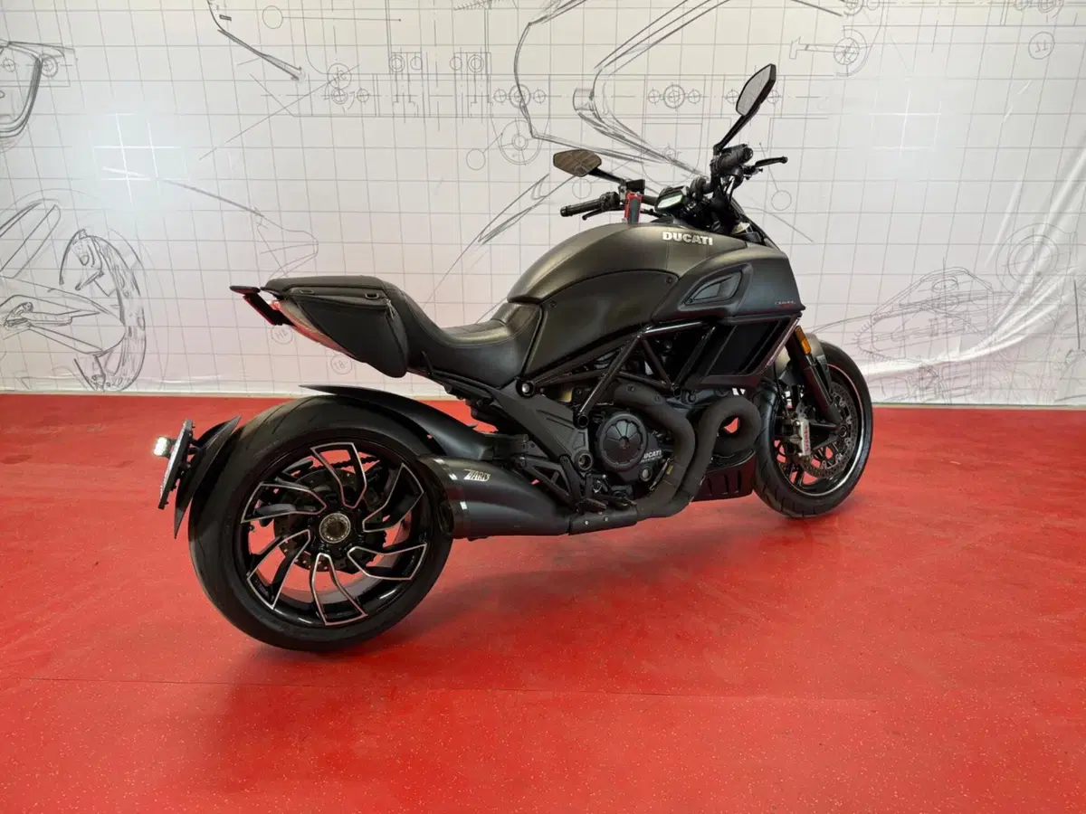 Ducati Diavel 1200 Carbon (2017 - 18) (3)