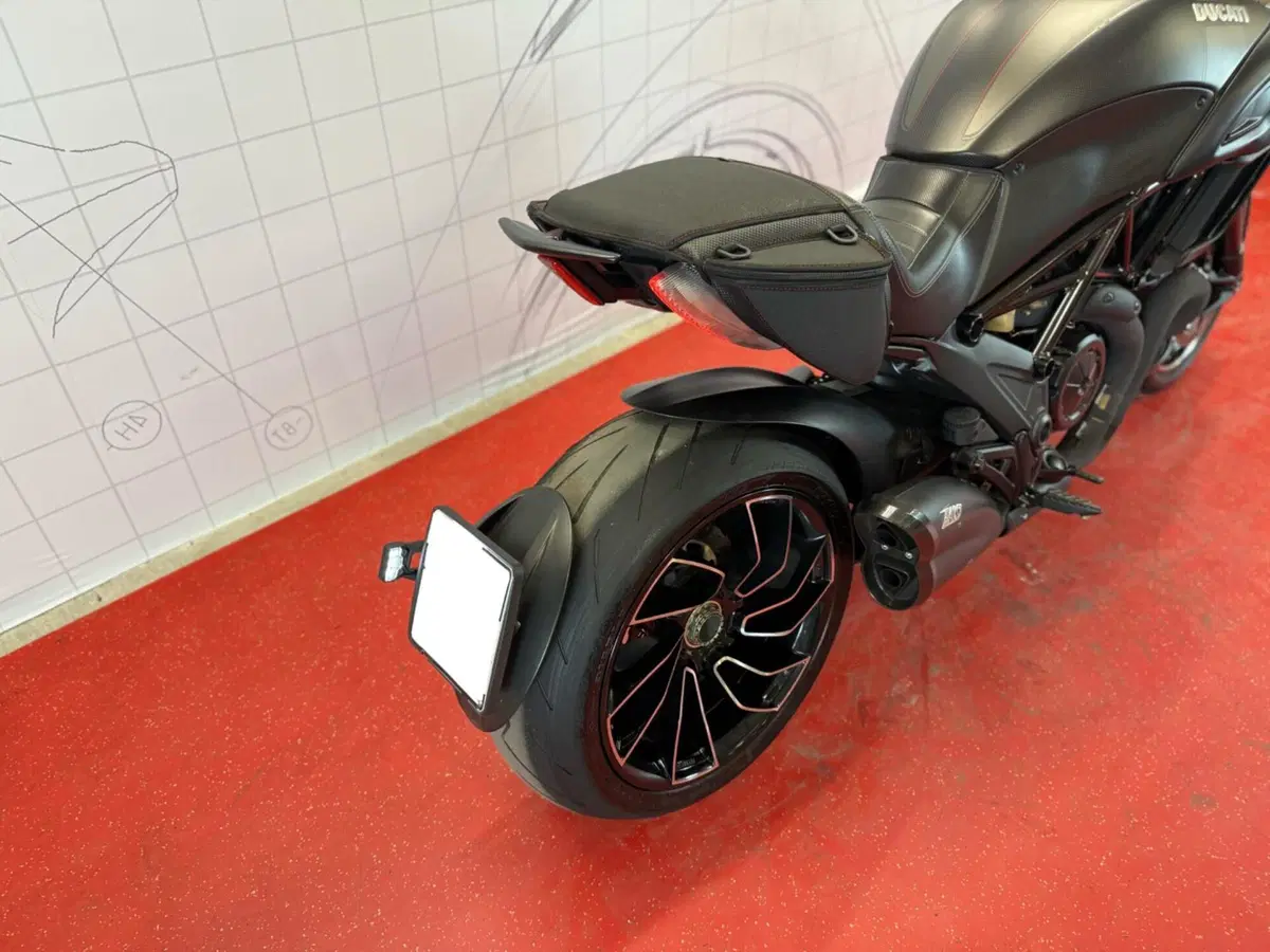 Ducati Diavel 1200 Carbon (2017 - 18) (12)