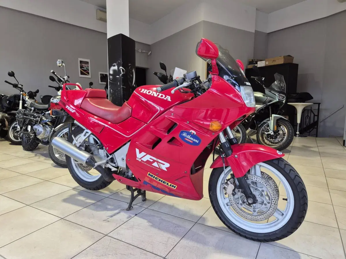 Honda VFR 750 F (1986 - 87) (2)